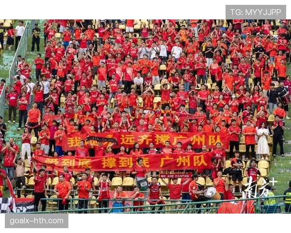 广州队球迷激情助威点燃赛场，助力球队持续提升竞争力