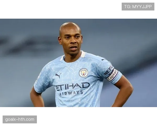 帕克引领樱桃队奋勇争先,英超赛季表现稳健值得关注 帕克引领樱桃队奋勇争先,英超赛季表现稳健值得关注