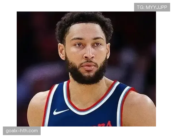 西蒙斯挡拆为内线制造机会，助攻效率较上季回升